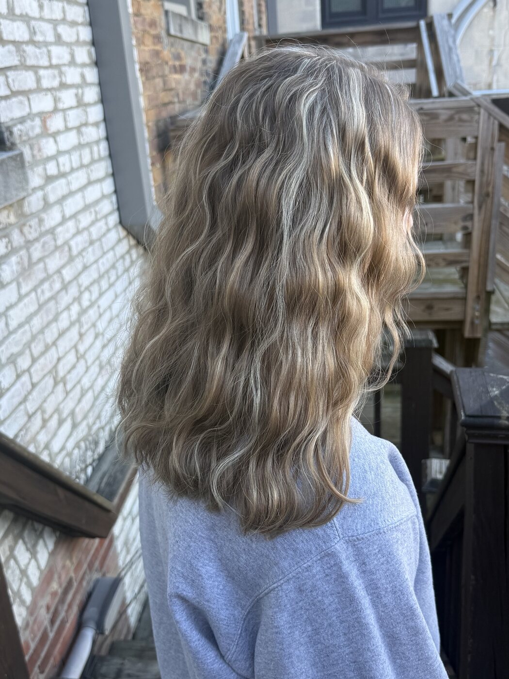 Ash-blonde dimensional color finished in loose waves
