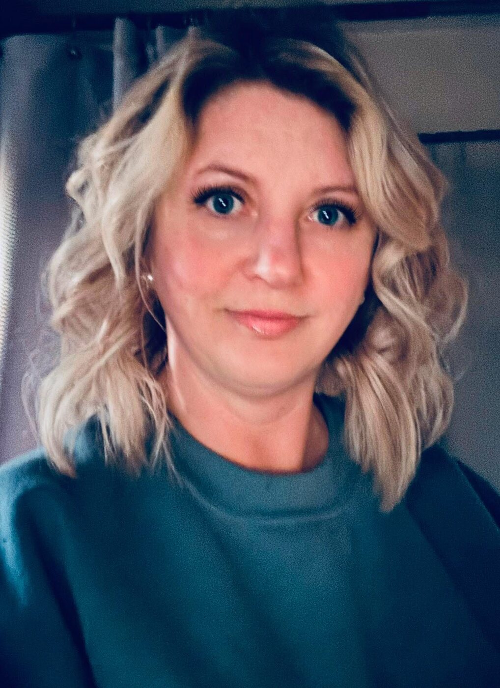 Blonde layered hair styled in soft textured waves