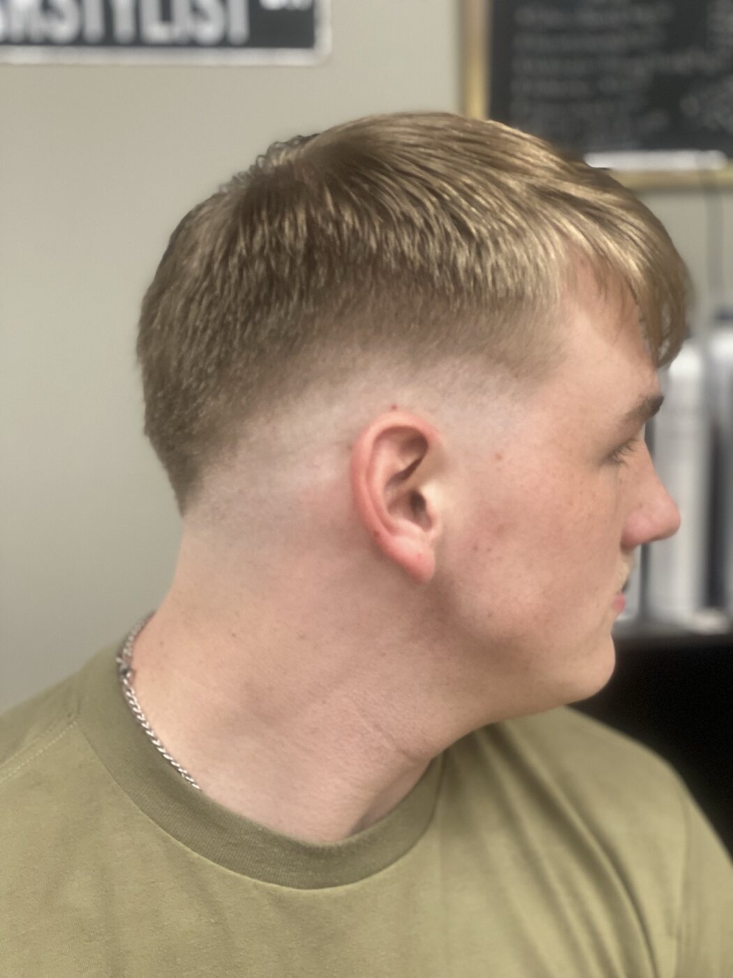 Men's short haircut with a smooth side taper