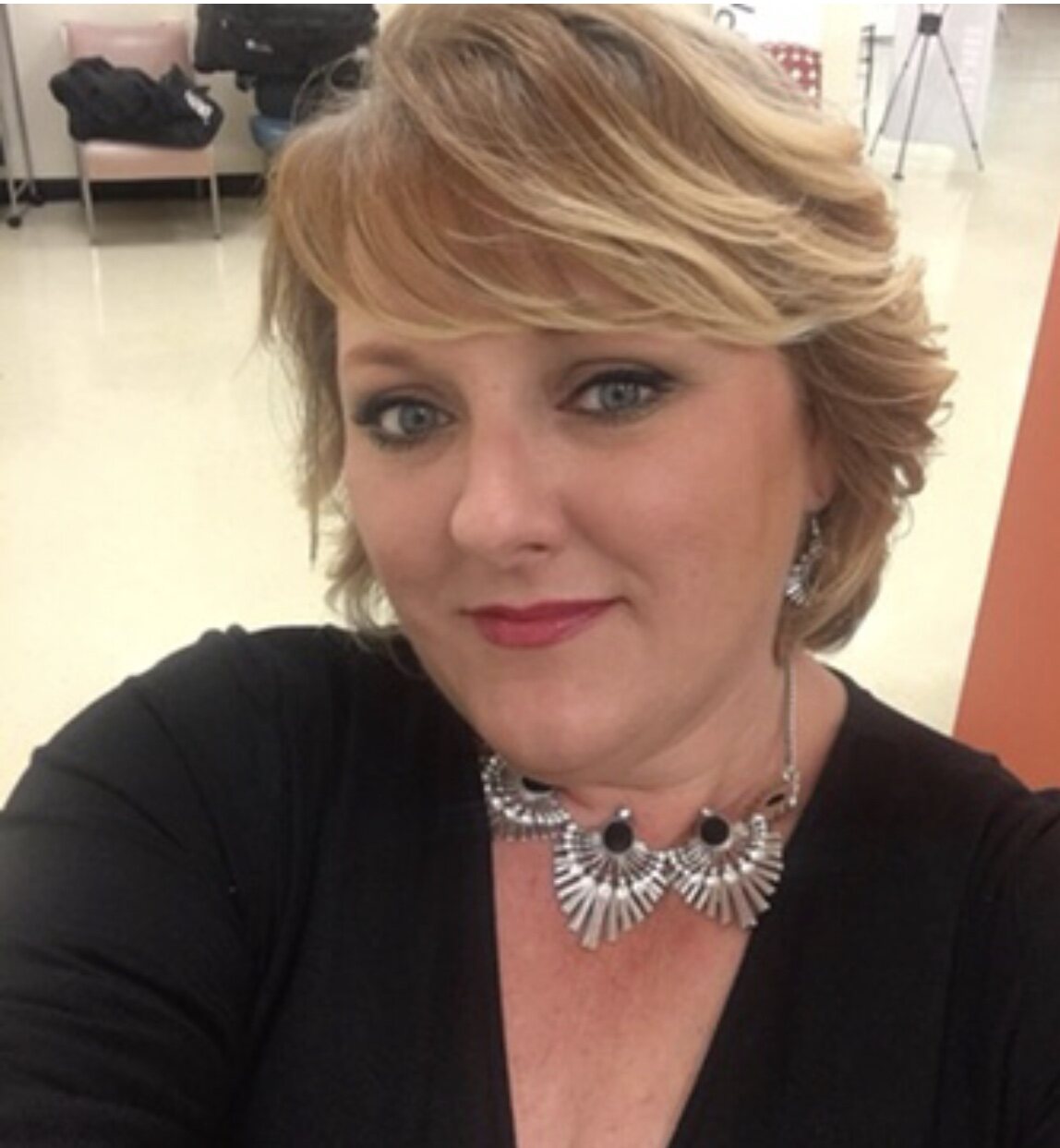 Short blonde cut with soft feathered layers
