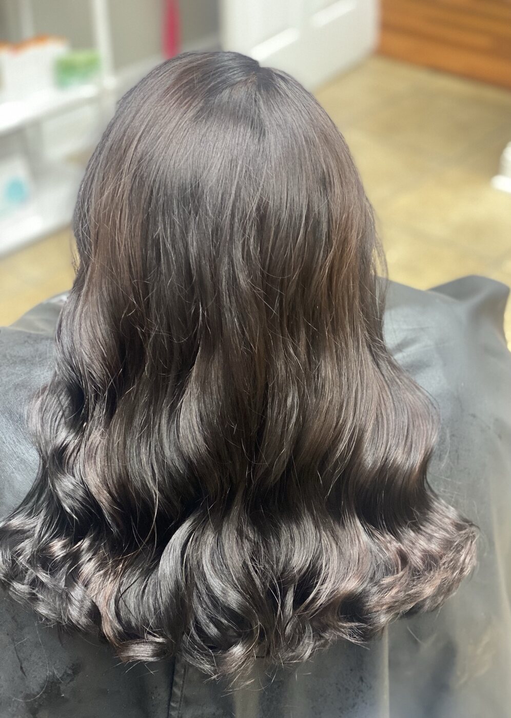 Long black hair completed with luminous soft waves